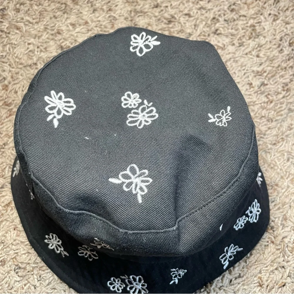 Kids Forever‎ 21 bucket hat